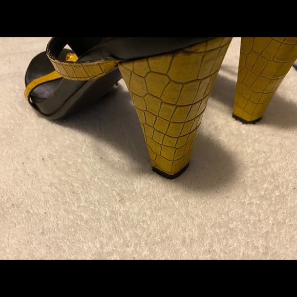 Brand New Leather Heels By DONALD PLINER ITALY - 🇮🇹- Box 63 - Picture 6 of 8